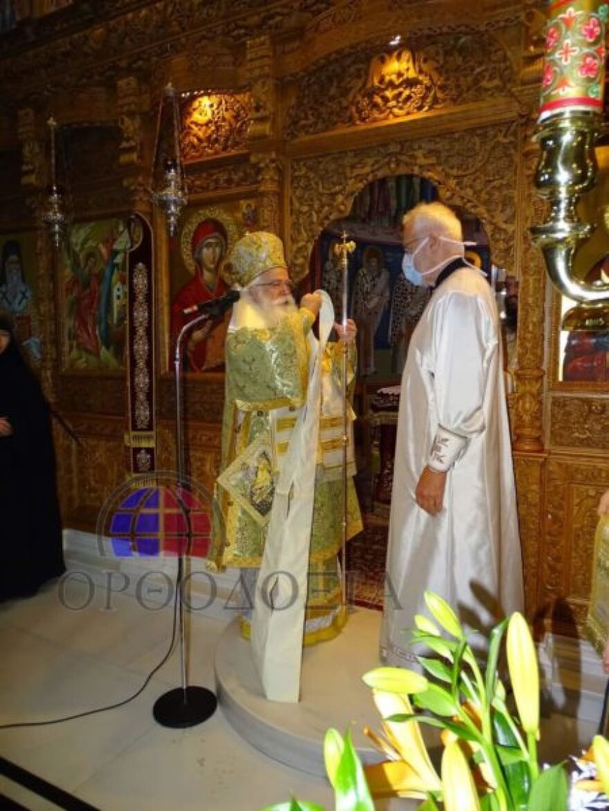 Δημήτρης Λινός: Δείτε τη χειροτονία του καθηγητή από τον Μητροπολίτη Δημητριάδος