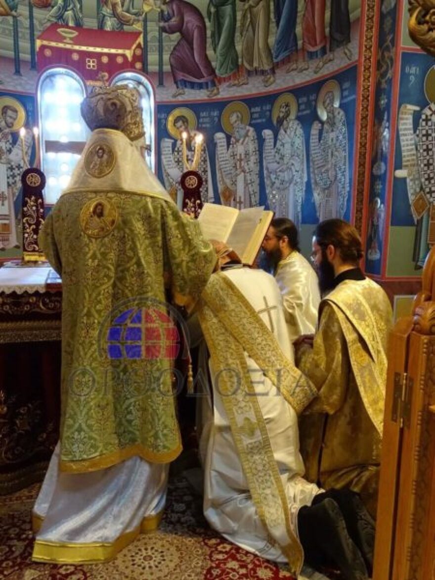 Δημήτρης Λινός: Δείτε τη χειροτονία του καθηγητή από τον Μητροπολίτη Δημητριάδος