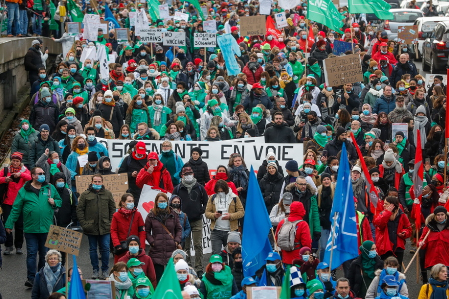 Χιλιάδες διαδηλωτές στο Βέλγιο κατά του υποχρεωτικού εμβολιασμού στους υγειονομικούς