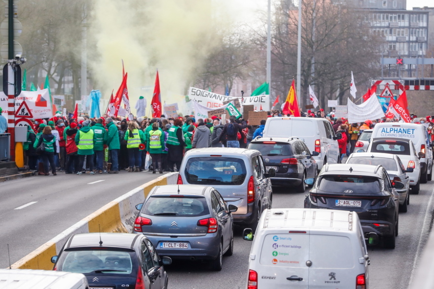 Χιλιάδες διαδηλωτές στο Βέλγιο κατά του υποχρεωτικού εμβολιασμού στους υγειονομικούς