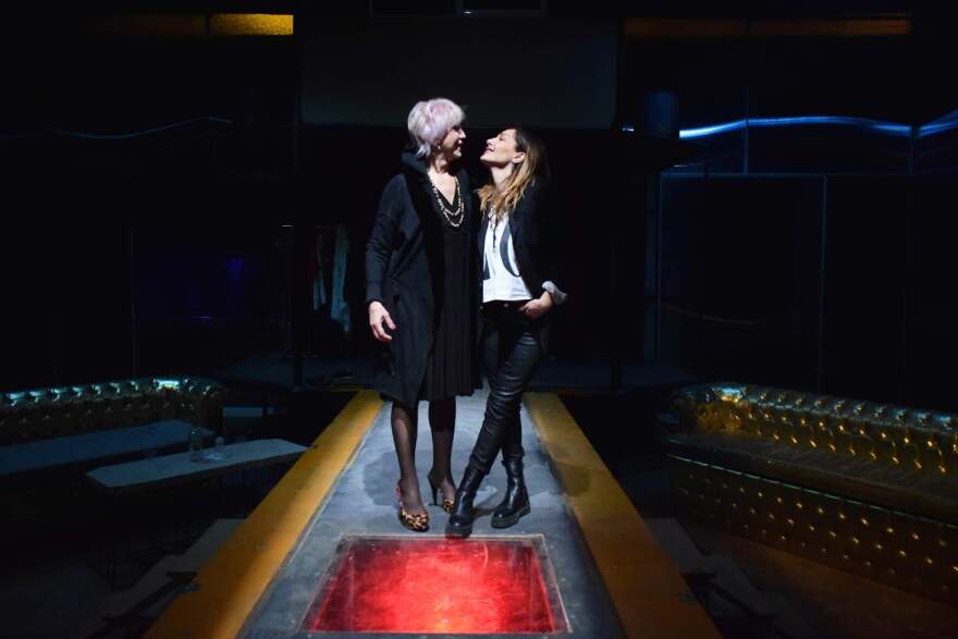 Στην πρόβα για την παράσταση «Κόκκινα Φανάρια» του Βασίλη Μπισμπίκη βρέθηκε η Δέσποινα Βανδή