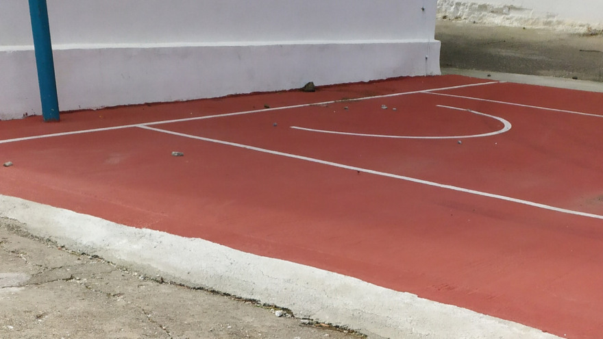 Νάξος: Τοποθέτησαν μπασκέτα σε λάθος σημείο και έγινε… viral