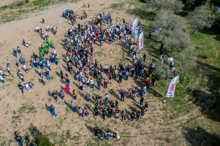Βίκος A.E.: Εκατοντάδες εθελοντές φύτεψαν 1.300 δέντρα στο Ολυμπιακό Κέντρο Γαλατσίου