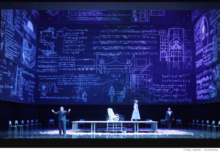 Ο Γιώργος Λάνθιμος με την Έμμα Στόουν στην Τήνο και ο «Οθέλλος» του Ρόμπερτ Ουίλσον προσεχώς στην Εθνική Λυρική Σκηνή