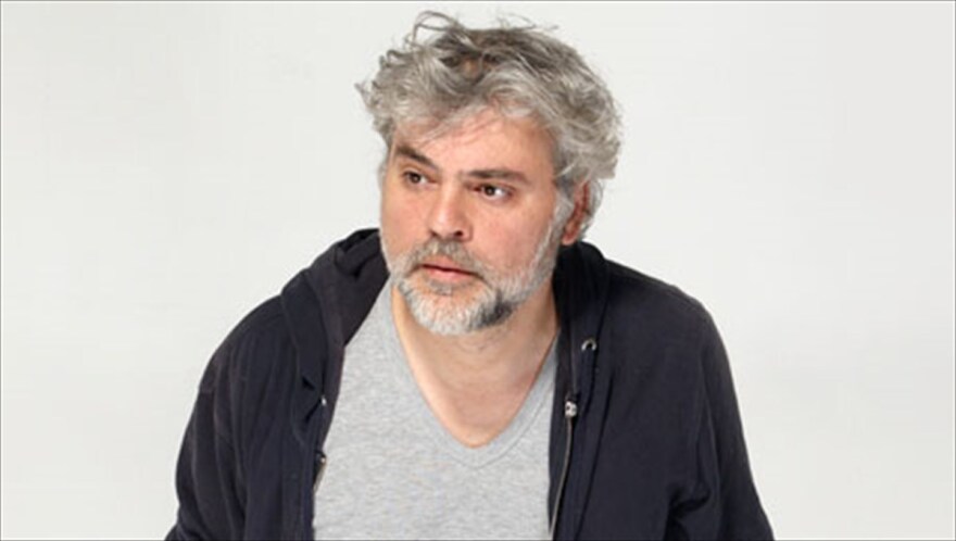 Ο Γιώργος Λάνθιμος με την Έμμα Στόουν στην Τήνο και ο «Οθέλλος» του Ρόμπερτ Ουίλσον προσεχώς στην Εθνική Λυρική Σκηνή