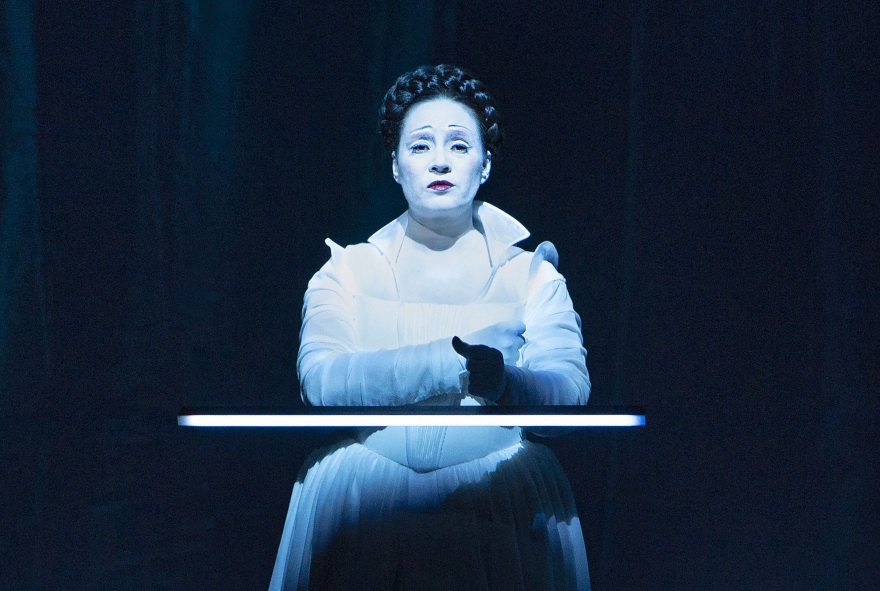 Ο Γιώργος Λάνθιμος με την Έμμα Στόουν στην Τήνο και ο «Οθέλλος» του Ρόμπερτ Ουίλσον προσεχώς στην Εθνική Λυρική Σκηνή