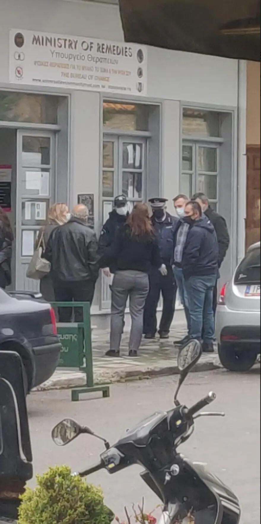 Θεματοφύλακες του Συντάγματος: Οι αρνητές που υπόσχονταν διαγραφή χρεών και πλήρωναν με... πέτρες