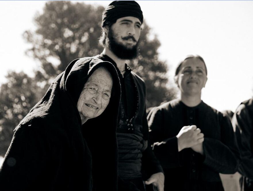 «Κομάντα και Δράκοι»: Η φιλία του Παυλή και του Στεφανή που ξεπέρασε το μίσος Δρακάκηδων και Καζάκηδων