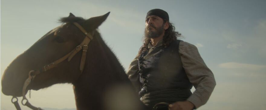 «Κομάντα και Δράκοι»: Η φιλία του Παυλή και του Στεφανή που ξεπέρασε το μίσος Δρακάκηδων και Καζάκηδων