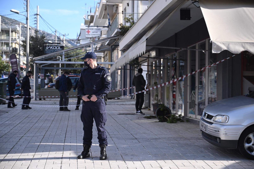 Δολοφονία στη Γλυφάδα: Σκότωσε τον σύντροφο της μητέρας του και παραδόθηκε στην αστυνομία