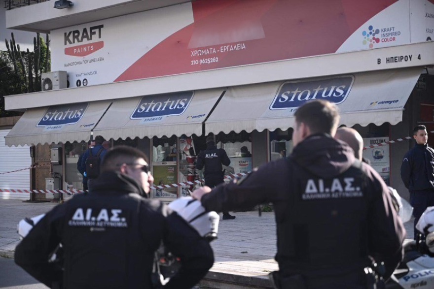 Δολοφονία στη Γλυφάδα: Σκότωσε τον σύντροφο της μητέρας του και παραδόθηκε στην αστυνομία