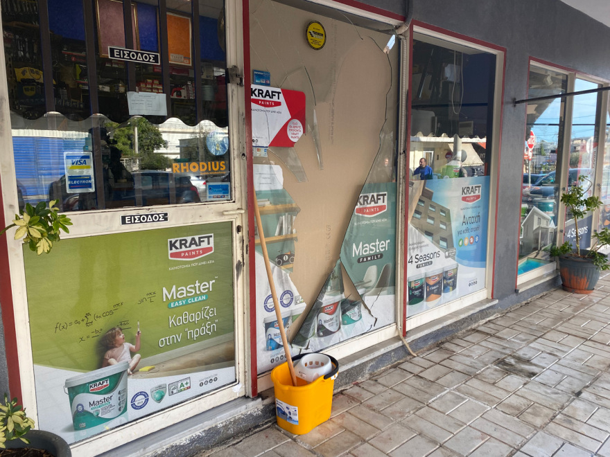 Δολοφονία στη Γλυφάδα: Σκότωσε τον σύντροφο της μητέρας του και παραδόθηκε στην αστυνομία