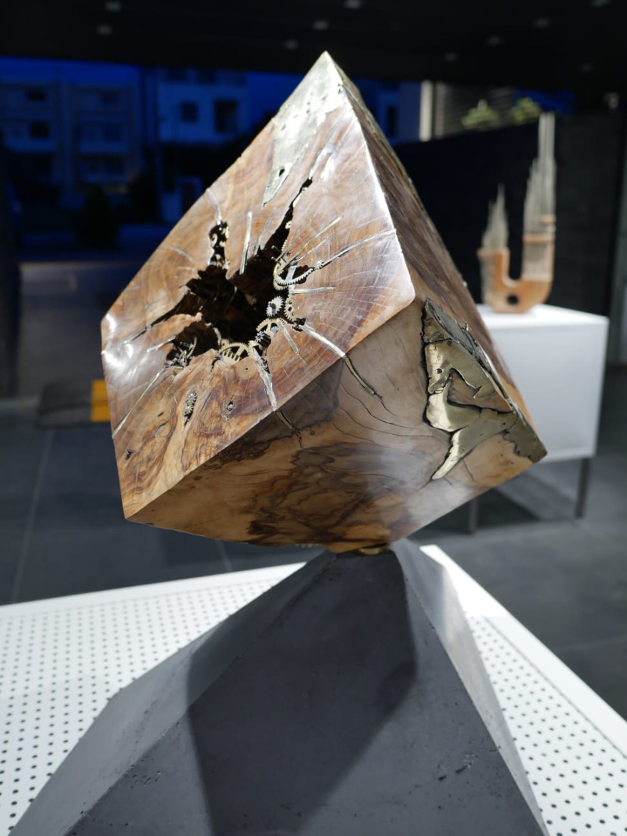 «ΥΛΗ ΕΝ ΚΙΝΗΣΕΙ» στην Domus Art Gallery