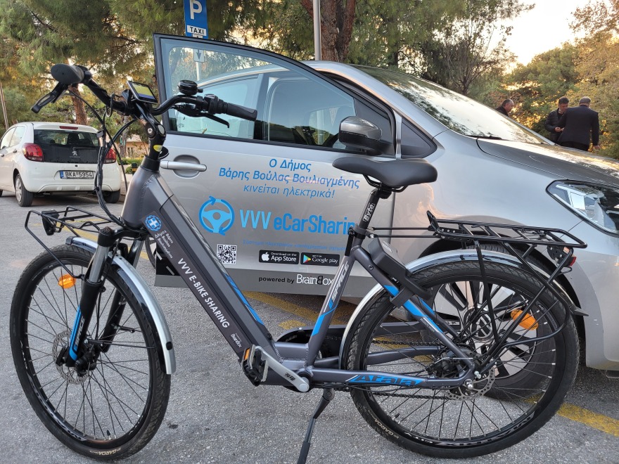 Παρουσιάστηκαν τα νέα κοινόχρηστα ηλεκτρικά ποδήλατα του Δήμου Βάρης Βούλας Βουλιαγμένης