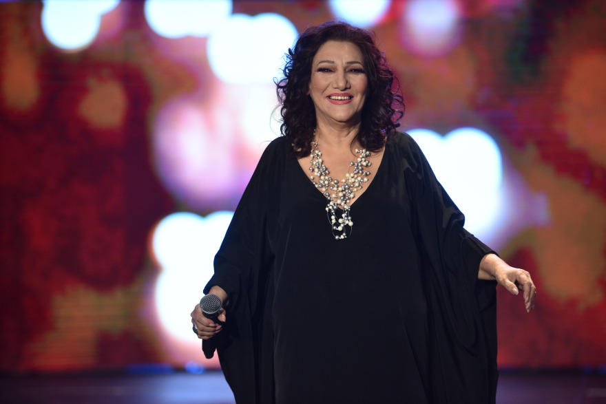 Ο Σταμάτης Σπανουδάκης παρουσιάζει διαχρονικές επιτυχίες του στο «Σπίτι με το MEGA»