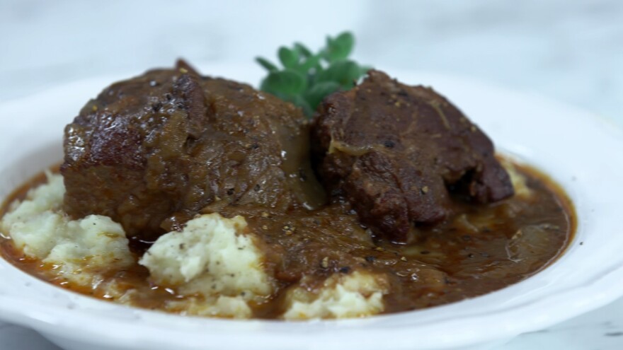 «Kitchen Lab»: Ο Άκης Πετρετζίκης προτείνει εναλλακτικές συνταγές για το χριστουγεννιάτικο τραπέζι