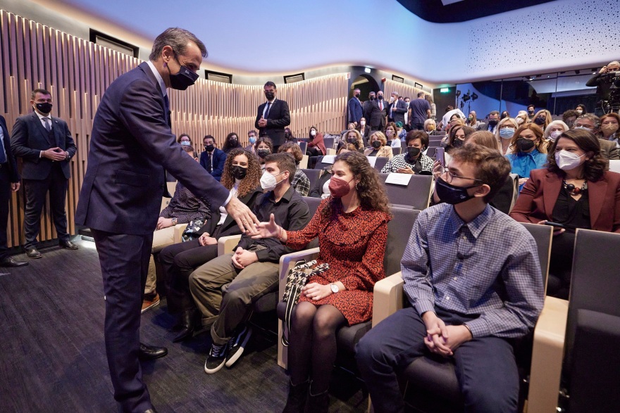 Μητσοτάκης: Πρέπει να σπάσουν τα στερεότυπα- Η καλύτερη απόδειξη είναι η Πρόεδρος της Δημοκρατίας