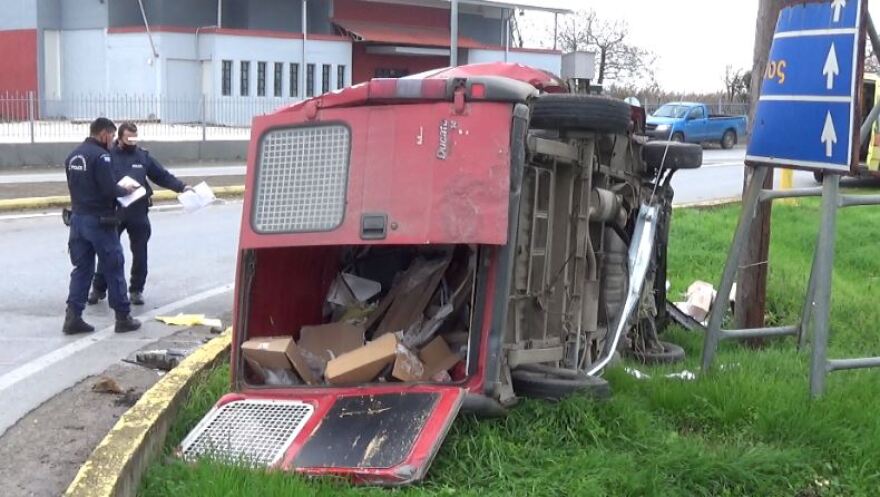 Τροχαίο στο Πλατύ Ημαθίας, νεκρός 65χρονος οδηγός επαγγελματικού βαν 