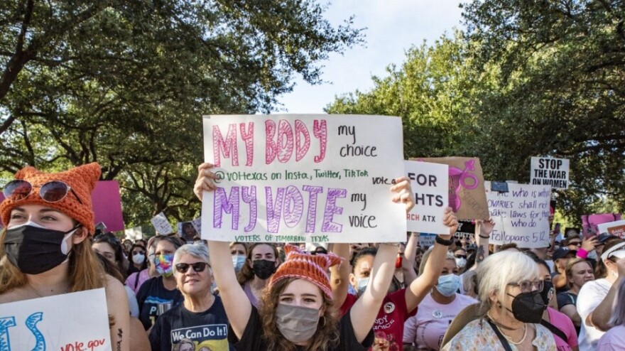 Αμβλώσεις στις ΗΠΑ: Εκεί που τα όπλα έχουν περισσότερα δικαιώματα από τις γυναίκες