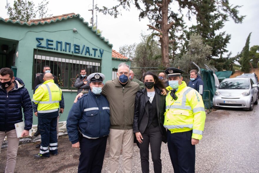 Τάκης Θεοδωρικάκος: Βράβευσε τους εθελοντές αστυνομικούς για την προστασία του Υμηττού
