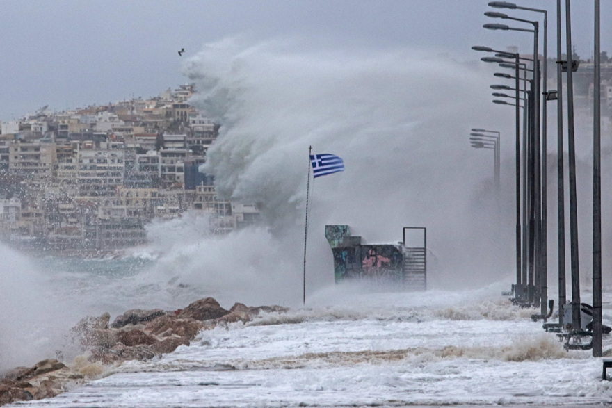 Καιρός: Μεγάλες πλημμύρες σε Ήπειρο και Θεσσαλία - Σε κλοιό κακοκαιρίας η χώρα, ποιες περιοχές θα «χτυπήσει» τις επόμενες ώρες
