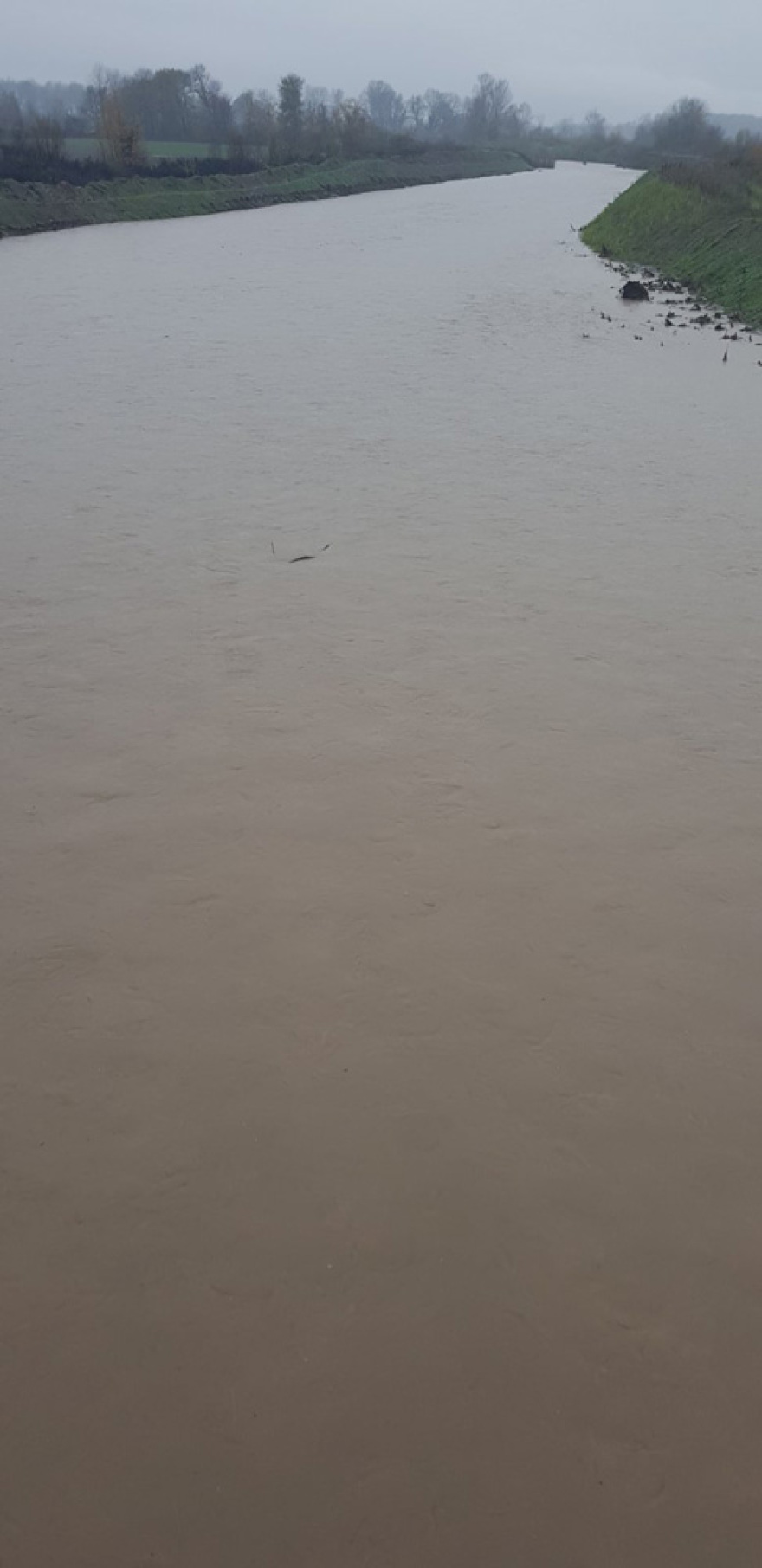 H κακοκαιρία «σαρώνει» τη χώρα, στα όρια υπερχείλισης ποτάμια, χείμαρροι οι δρόμοι, έσπασαν ρέματα και κινδύνευσαν σπίτια