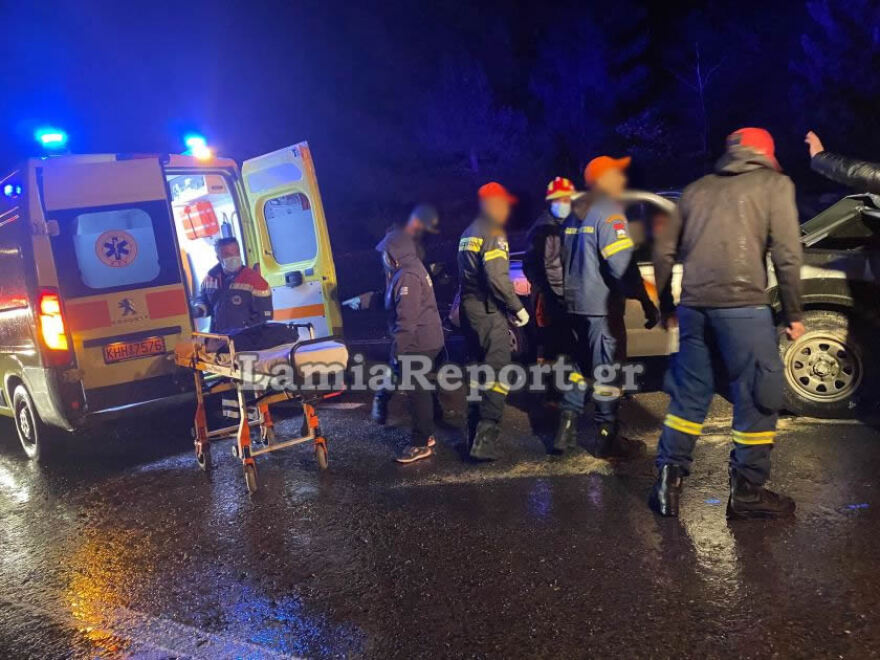 Λαμία: Σοβαρό τροχαίο με εγκλωβισμό στις στροφές του Μπράλου - Δείτε εικόνες