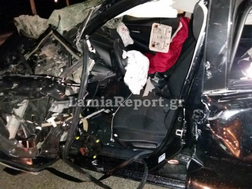 Δομοκός: Σοβαρό τροχαίο με δύο τραυματίες σε σύγκρουση οχήματος με νταλίκα (φωτογραφίες)