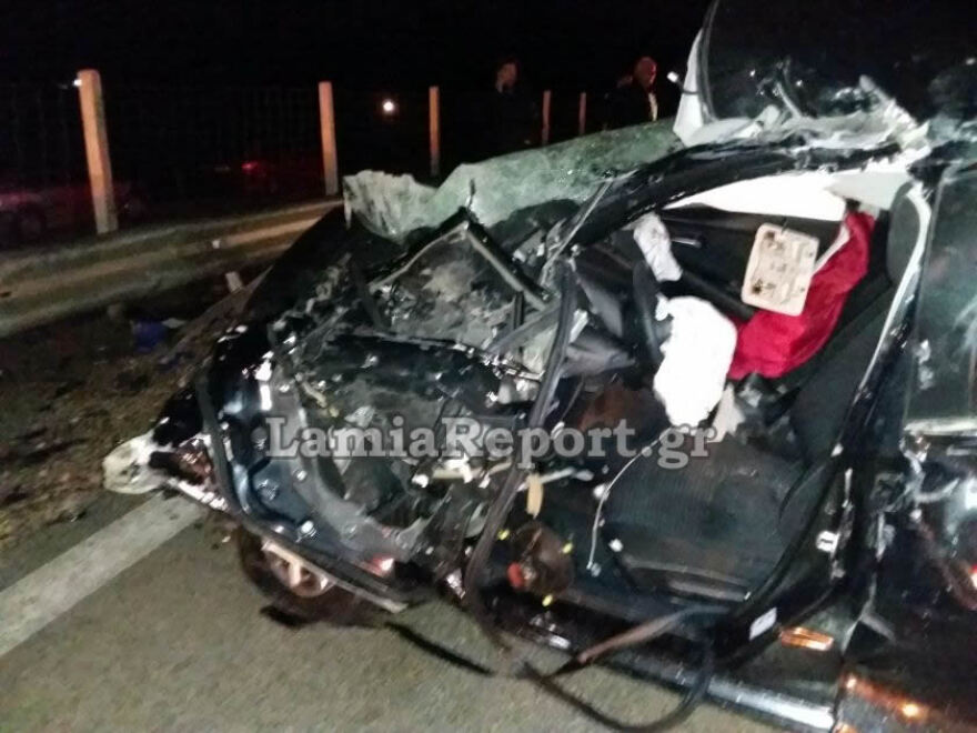 Δομοκός: Σοβαρό τροχαίο με δύο τραυματίες σε σύγκρουση οχήματος με νταλίκα (φωτογραφίες)