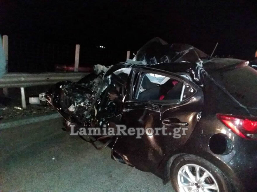 Δομοκός: Σοβαρό τροχαίο με δύο τραυματίες σε σύγκρουση οχήματος με νταλίκα (φωτογραφίες)
