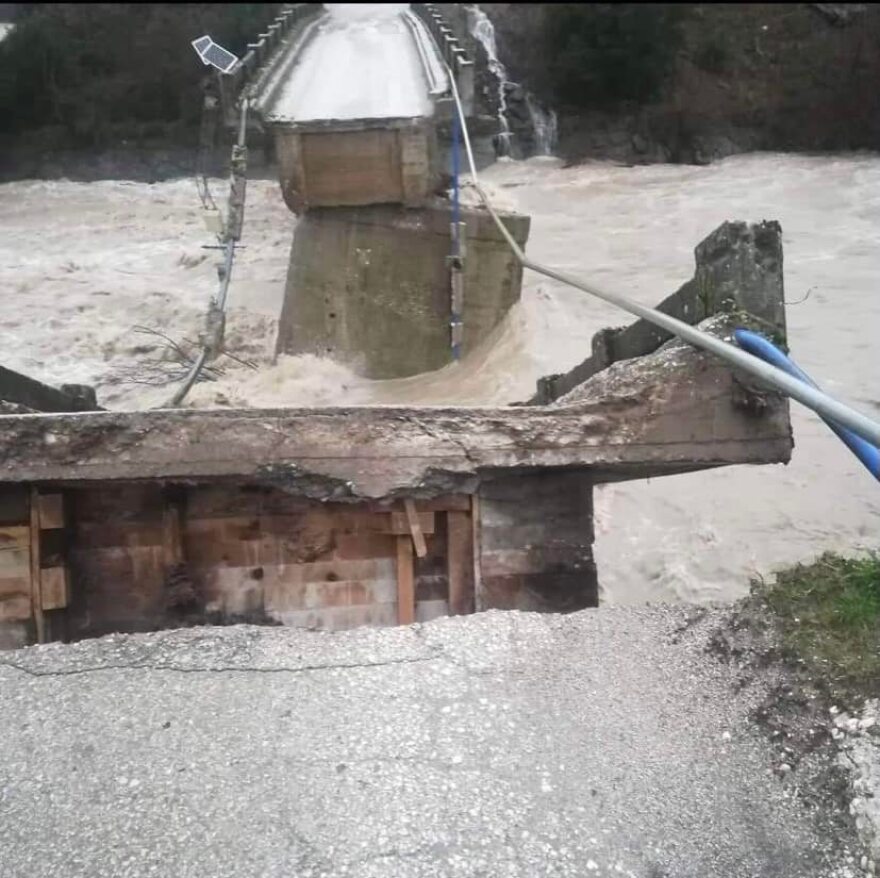 Σε κλοιό κακοκαιρίας η χώρα με σφοδρούς ανέμους, πλημμύρες, υπερχείλιση ποταμών - Πού θα χτυπήσει την Κυριακή 