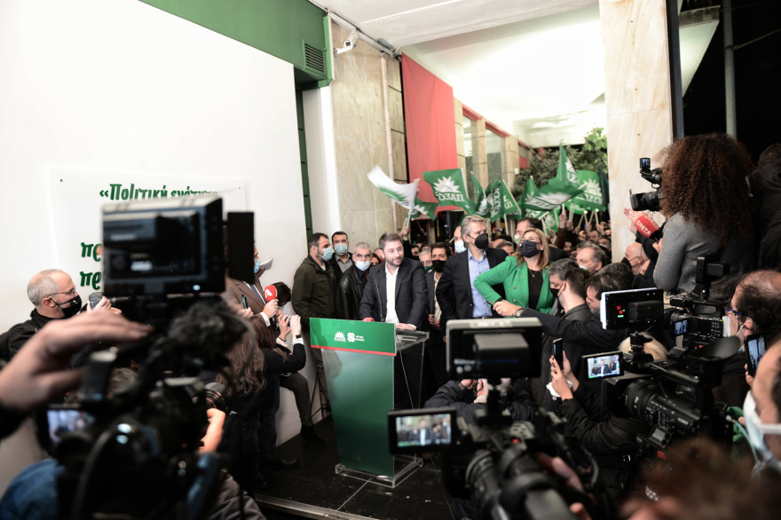 Οι επινίκειες δηλώσεις Ανδρουλάκη: Το ΠΑΣΟΚ επέστρεψε, ανοίγει μία νέα σελίδα, χωρίς νικητές και ηττημένους