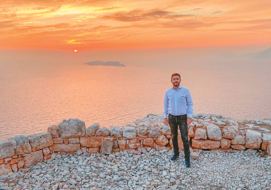 Ποιος είναι ο Νίκος Ανδρουλάκης: Από την Κρήτη στη Χαριλάου Τρικούπη μέσω Βρυξελλών