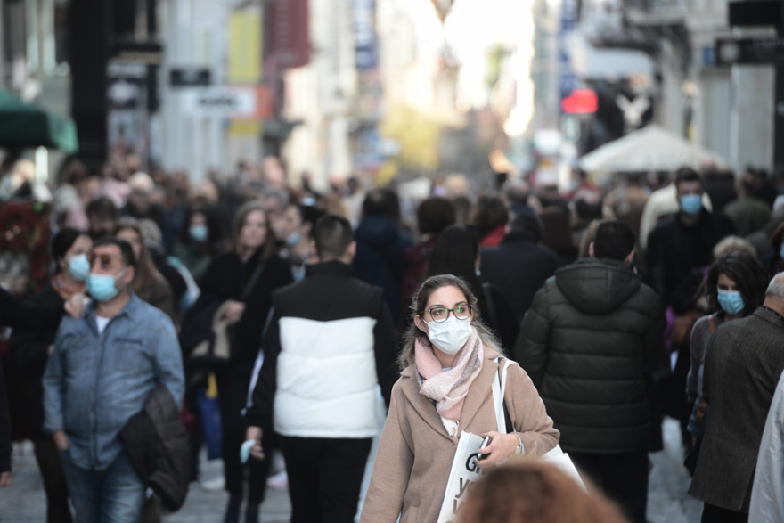 Κοσμοσυρροή στην Ερμού - Ανοιχτά τα εμπορικά καταστήματα
