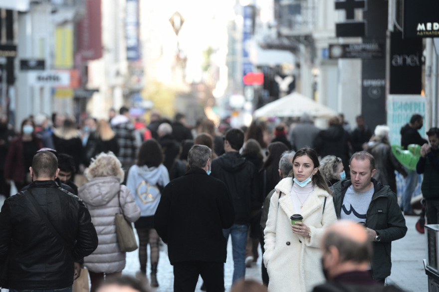 Κοσμοσυρροή στην Ερμού - Ανοιχτά τα εμπορικά καταστήματα