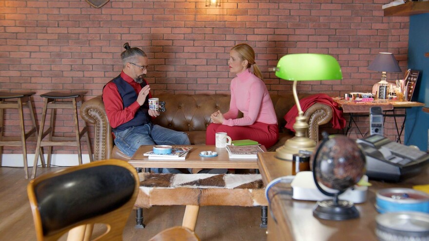 «Άσε μας ρε μαμά»: H Έλλη δίνει στον Δημήτρη τον χώρο που χρειάζεται για να μιλήσει με τη Ρωξάνη