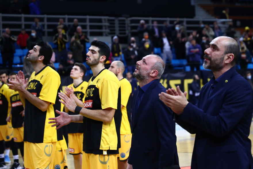 Σε κλίμα συγκίνησης αποσύρθηκε η φανέλα του Γέλοβατς - Δάκρυσαν Παππάς, Μαυροειδής και Ανγκόλα