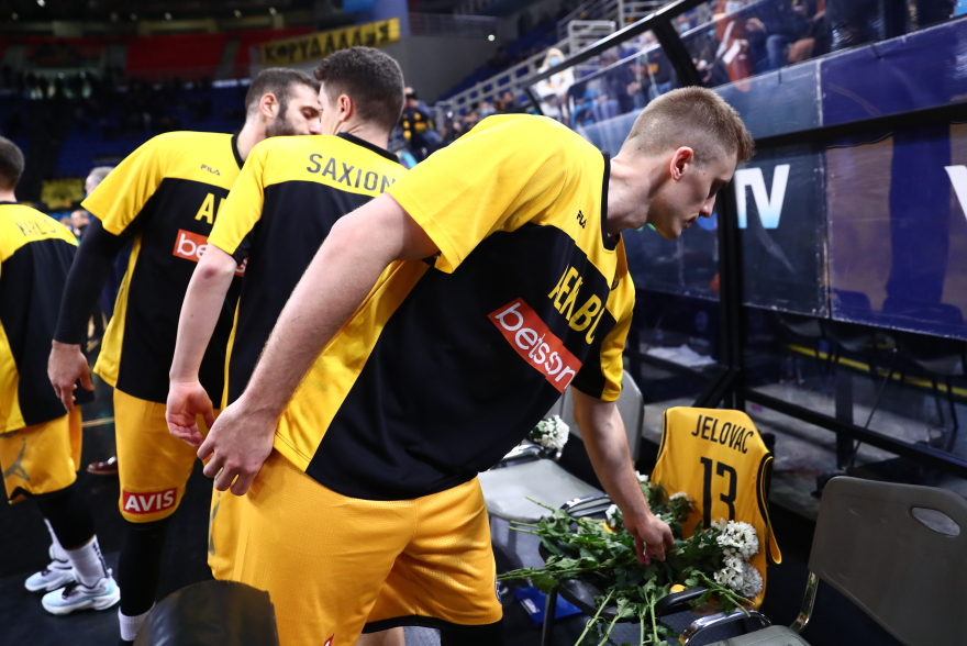 Σε κλίμα συγκίνησης αποσύρθηκε η φανέλα του Γέλοβατς - Δάκρυσαν Παππάς, Μαυροειδής και Ανγκόλα