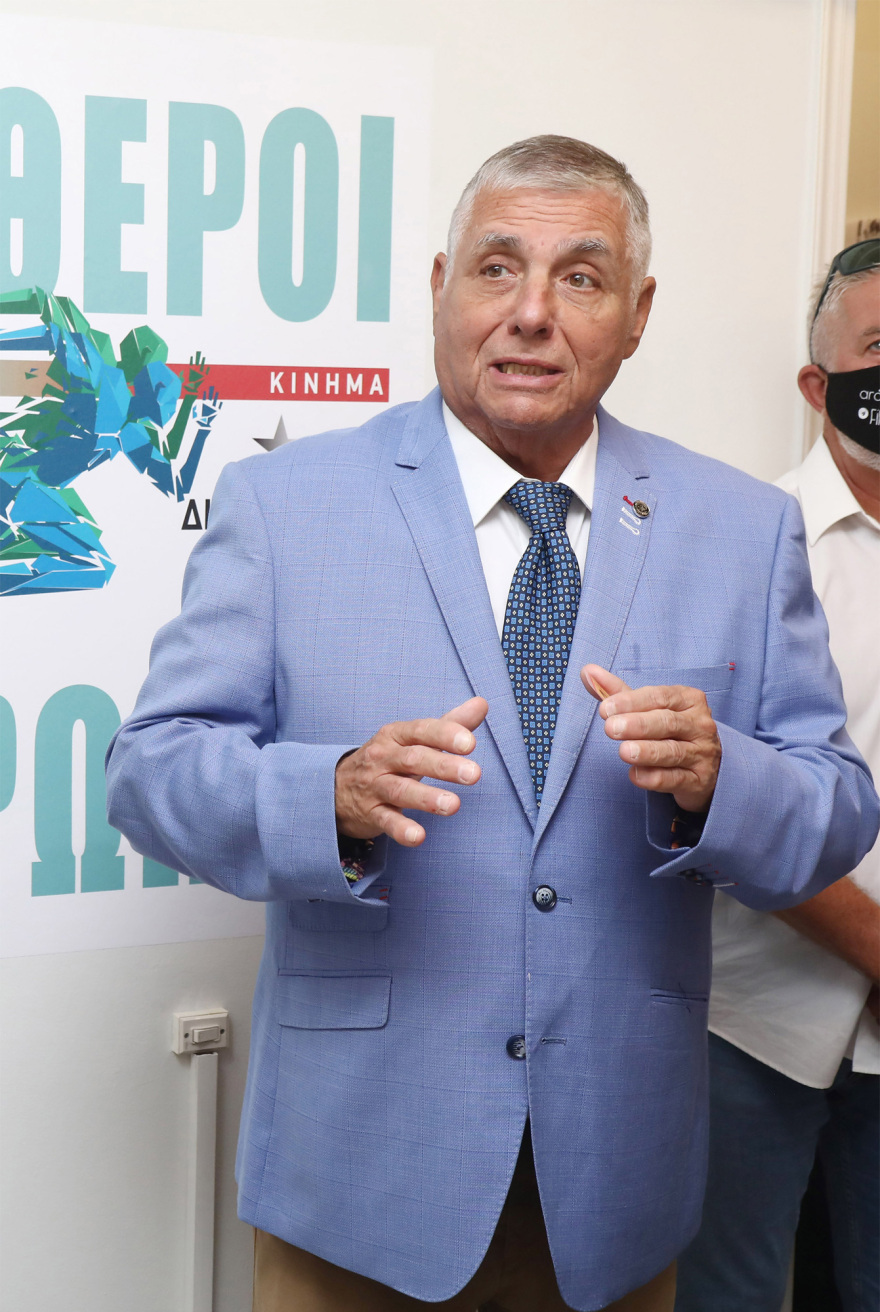  To life story του Γιώργου Τράγκα, από τη «Βραδυνή» του Τζώρτζη Αθανασιάδη στο κόμμα των αντιεμβολιαστών