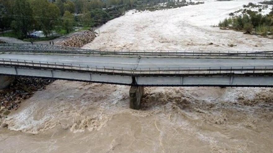 Χωρίς νερό το Μεσολόγγι, «αποκλεισμένα» χωριά από την πτώση της γέφυρας στον Εύηνο