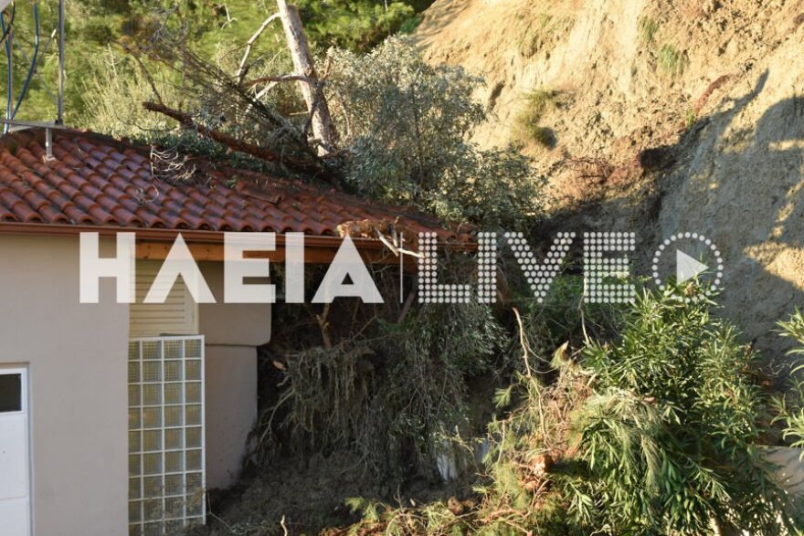 Ηλεία: Κατολίσθηση στο Κατάκολο - Δέντρο προσγειώθηκε πάνω σε σπίτι