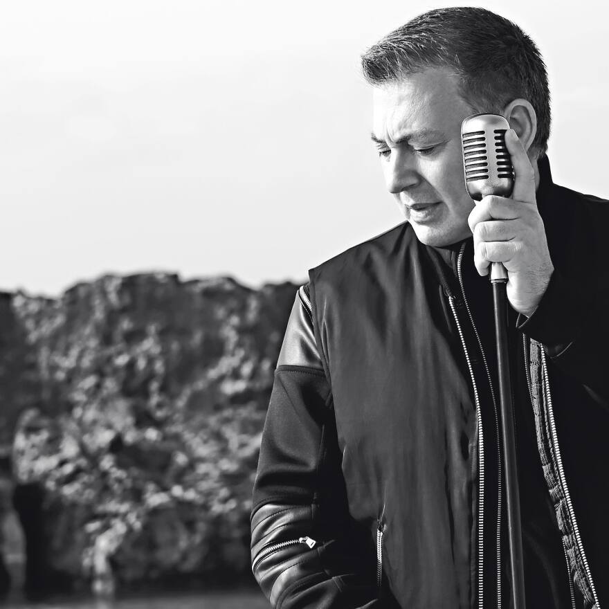 «Έχω έρωτα μαζί σου»: Κυκλοφόρησε το νέο τραγούδι του Νίκου Μακρόπουλου