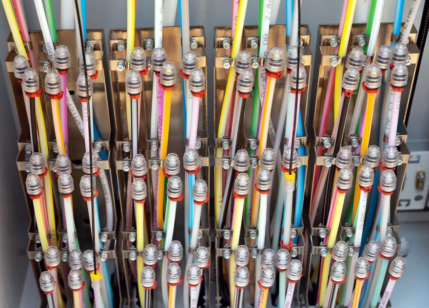 ΟΤΕ: Το γρήγορο internet και οι οπτικές ίνες «χτυπούν την πόρτα» σε 3 εκατομμύρια σπίτια και επιχειρήσεις