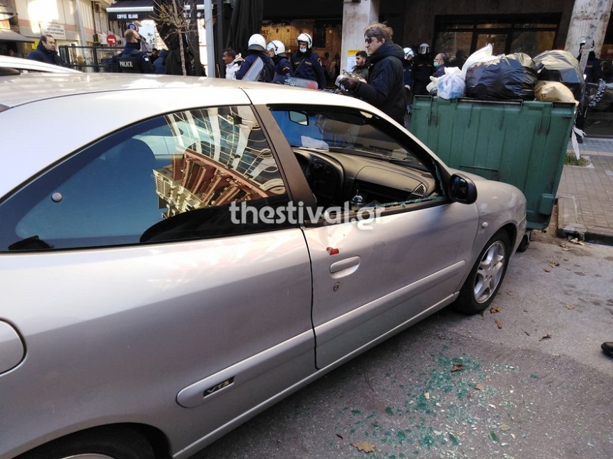 Θεσσαλονίκη: Άγριο ξύλο μεταξύ τσιγγάνων έξω από το δικαστικό μέγαρο