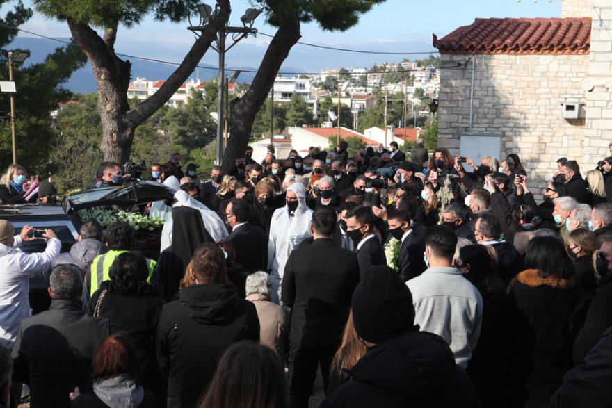 Γιώργος Τράγκας: Το τελευταίο αντίο από την οικογένεια, τους συναδέλφους, τους φίλους του