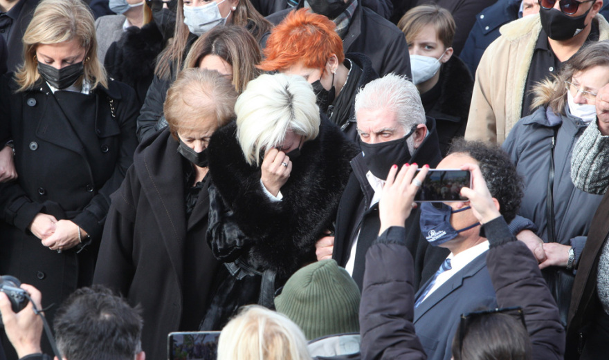 Γιώργος Τράγκας: Το τελευταίο αντίο από την οικογένεια, τους συναδέλφους, τους φίλους του