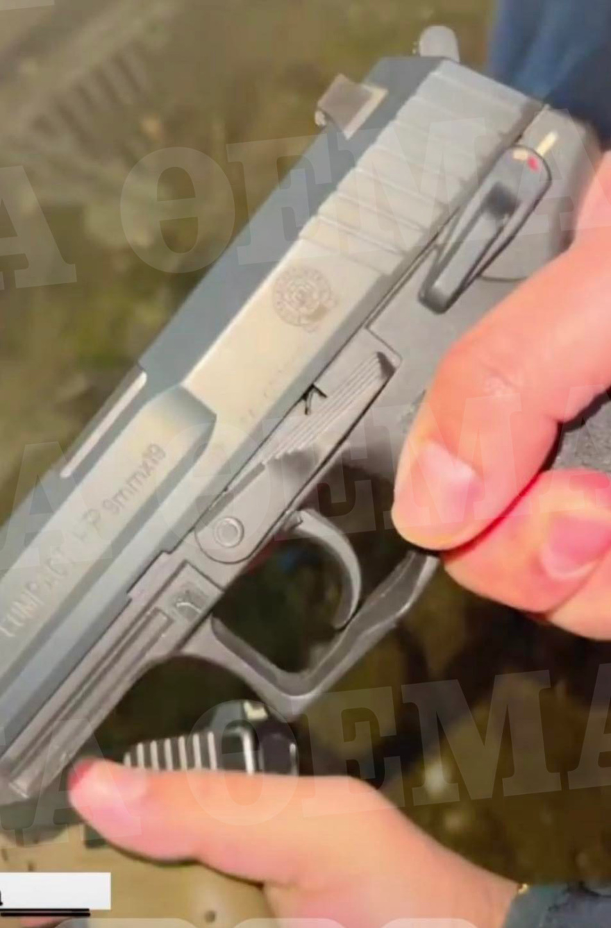 Βίντεο: Ρομά κάνουν επίδειξη δύναμης σηκώνοντας όπλα και πυροβολώντας στον αέρα