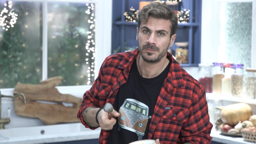 «Kitchen Lab»: Το πιο γκουρμέ χριστουγεννιάτικο μενού από τον Άκη Πετρετζίκη