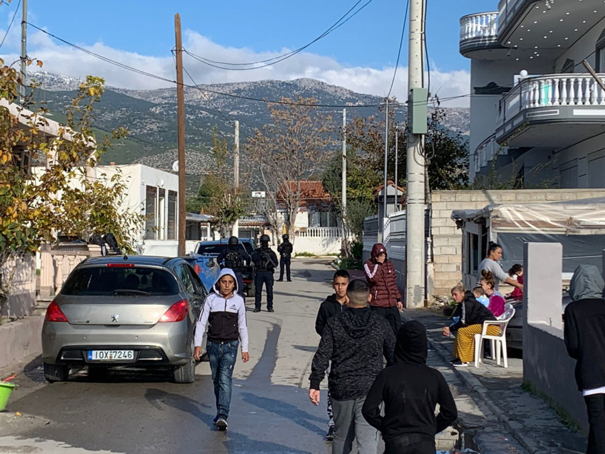  Οκτώ συλλήψεις για όπλα και ναρκωτικά μετά τα βίντεο με πυροβολισμούς στο Ζεφύρι