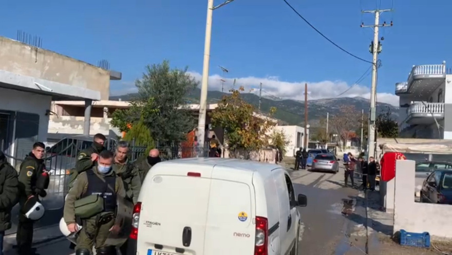  Οκτώ συλλήψεις για όπλα και ναρκωτικά μετά τα βίντεο με πυροβολισμούς στο Ζεφύρι